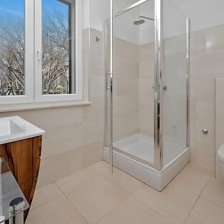 Palomar Luxury Split