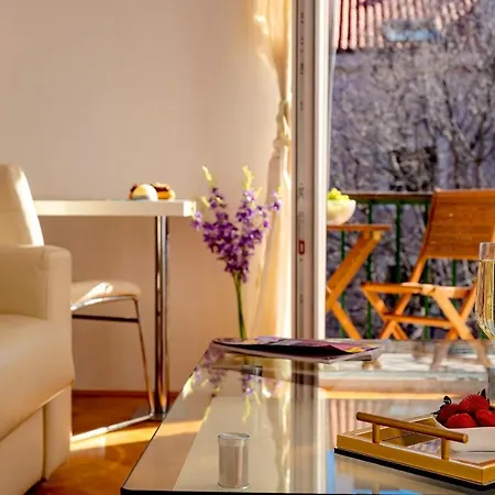 Palomar Luxury Split
