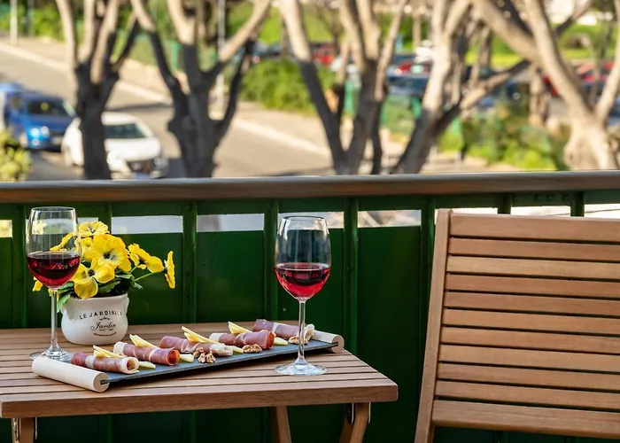 Palomar Luxury Split